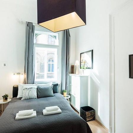 Cosy And Central Apartment With 4 Bedrooms And A/C 부다페스트 외부 사진