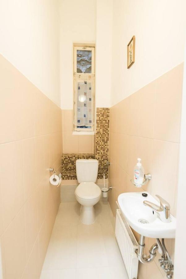 Cosy And Central Apartment With 4 Bedrooms And A/C 부다페스트 외부 사진