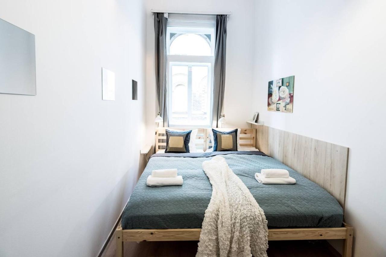Cosy And Central Apartment With 4 Bedrooms And A/C 부다페스트 외부 사진