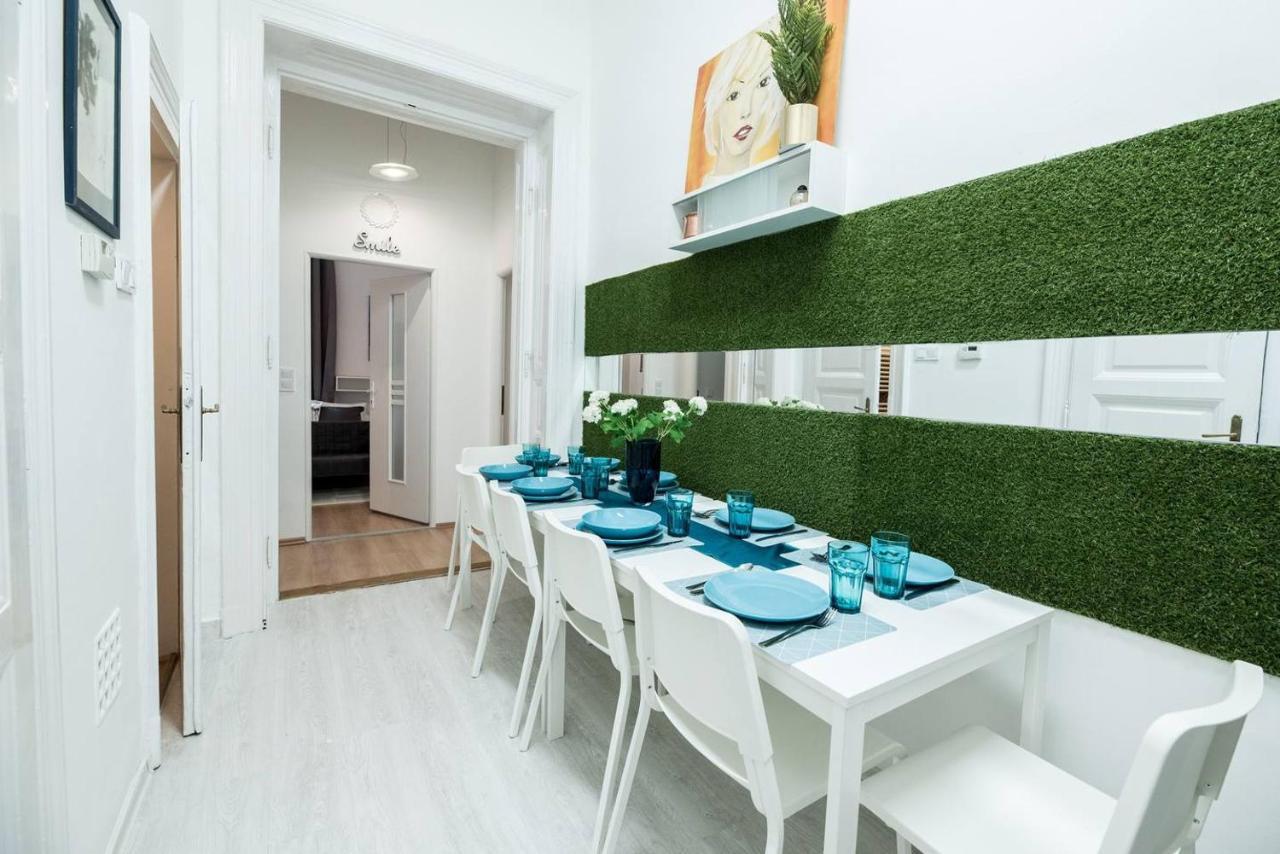 Cosy And Central Apartment With 4 Bedrooms And A/C 부다페스트 외부 사진