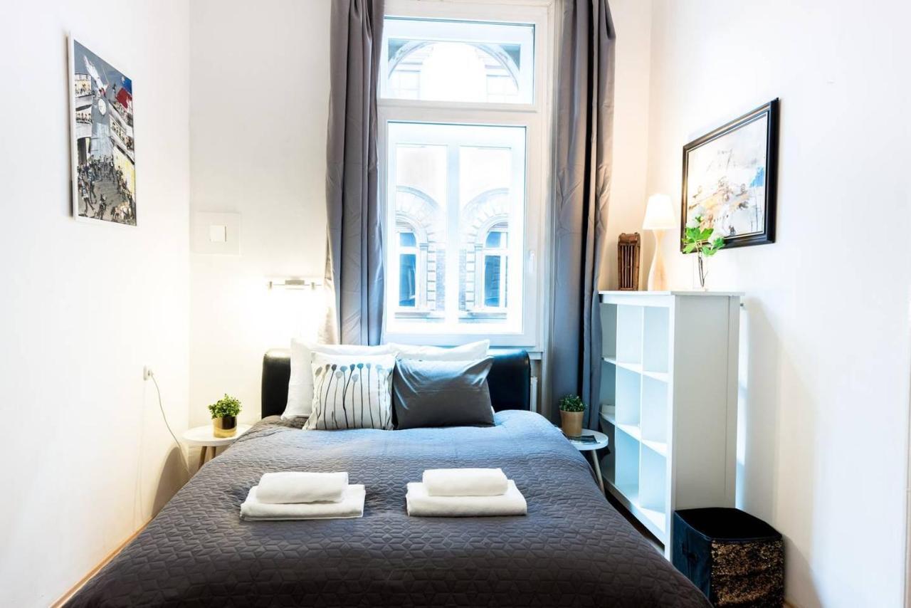 Cosy And Central Apartment With 4 Bedrooms And A/C 부다페스트 외부 사진