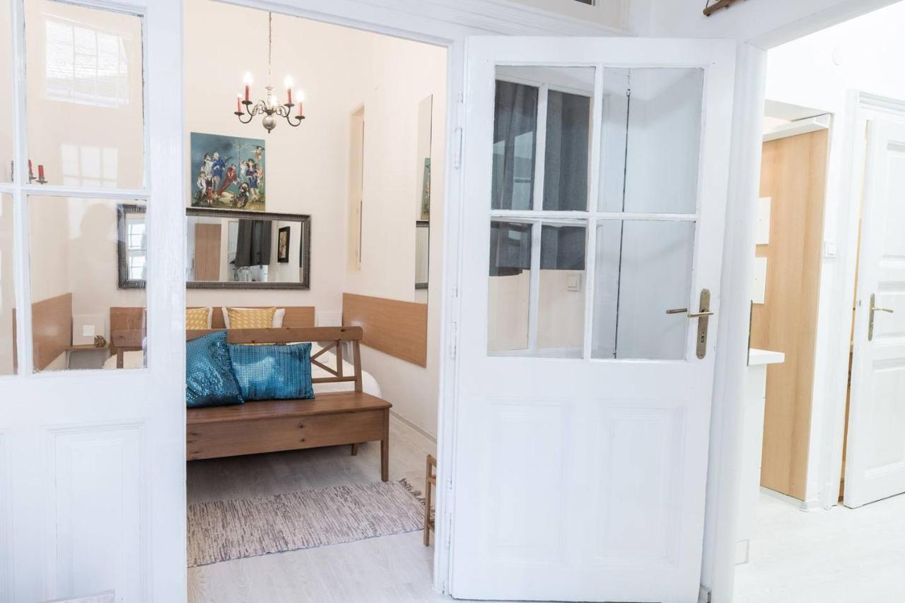 Cosy And Central Apartment With 4 Bedrooms And A/C 부다페스트 외부 사진